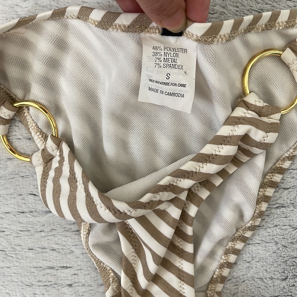 White and gold bikini - Picture 7 of 8
